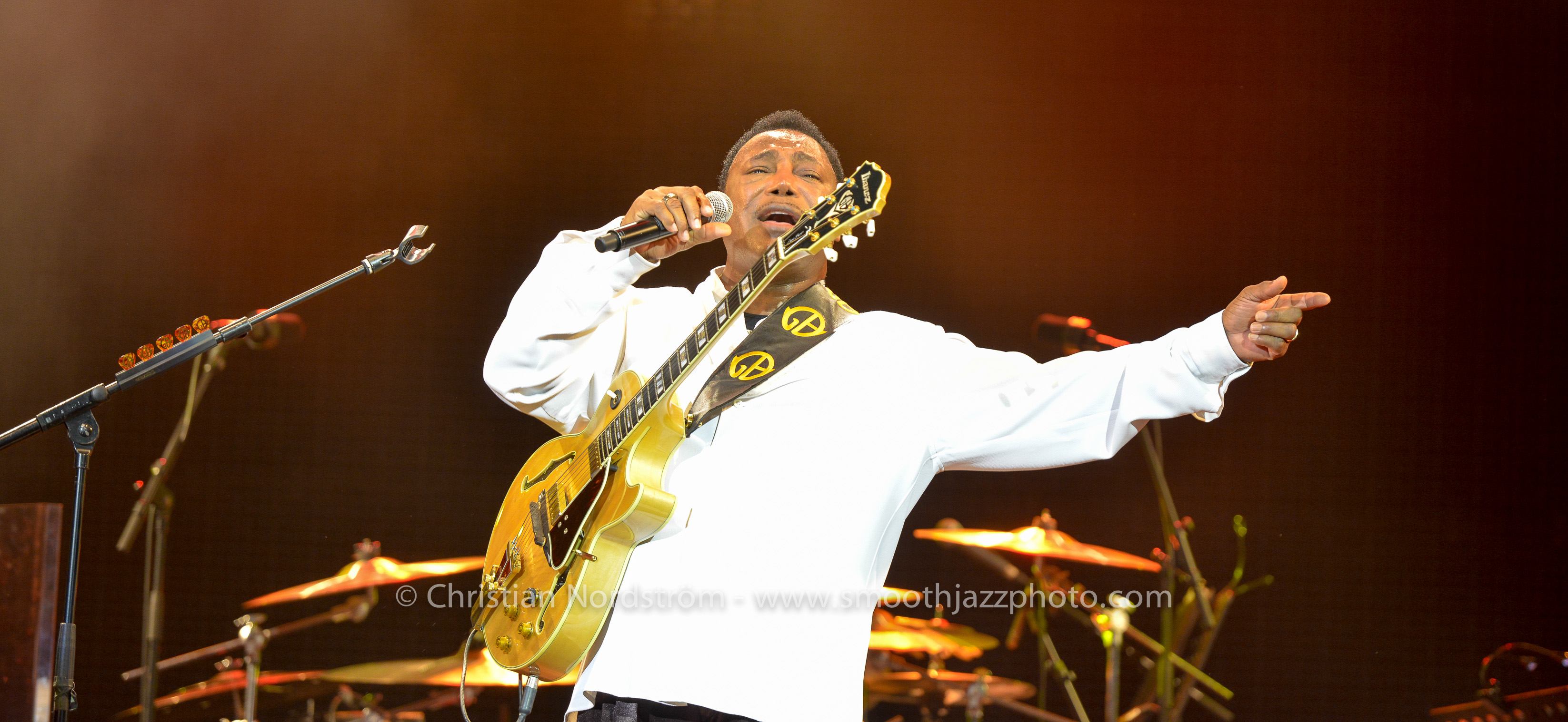 GeorgeBensonMunich2013 43