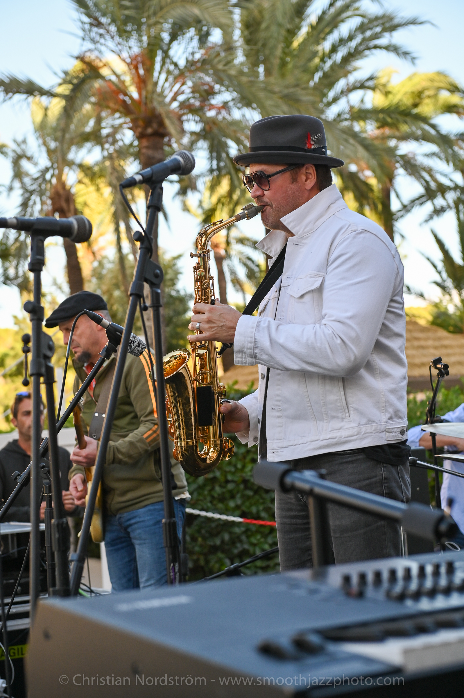 SJM2022 11 04 CoolbythePool 007